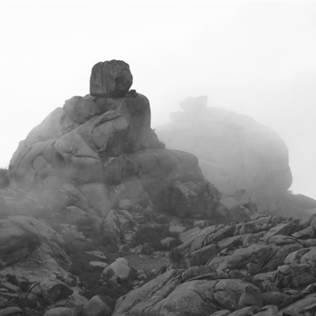 Ponteira - rochas com neblina