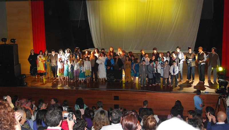 25 Abril - &quot;Cantar o Menino d’Oiro&quot;