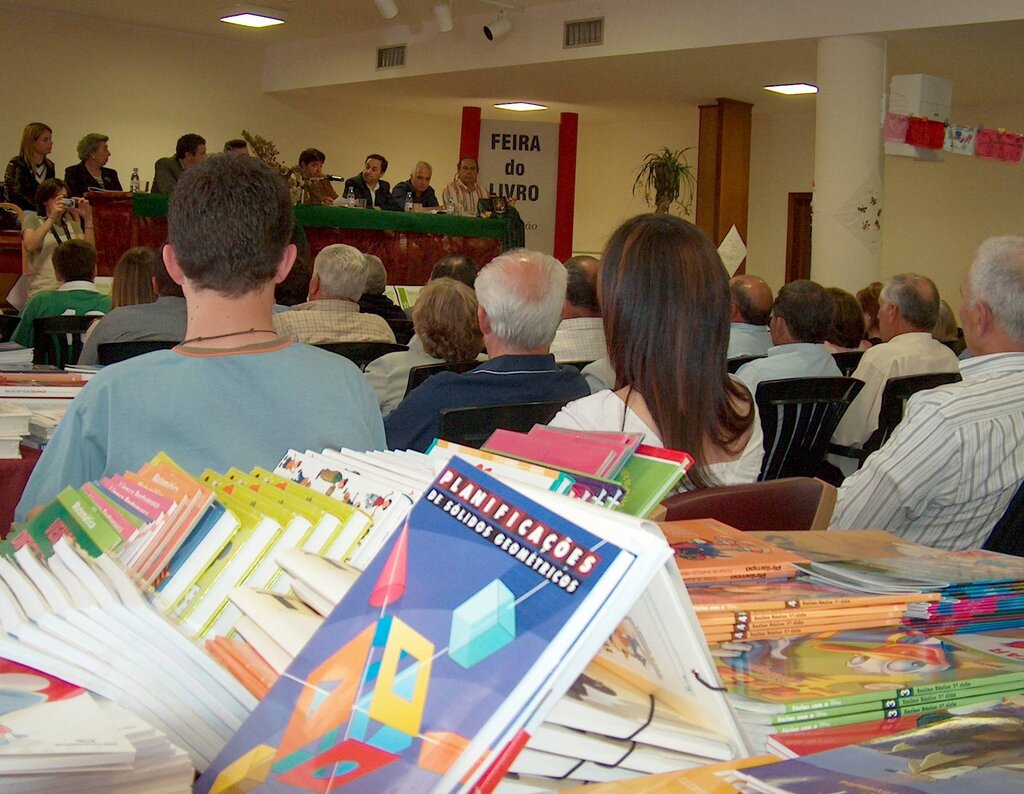 Livro "O homem não cresce num Verão" apresentado na Feira do Livro