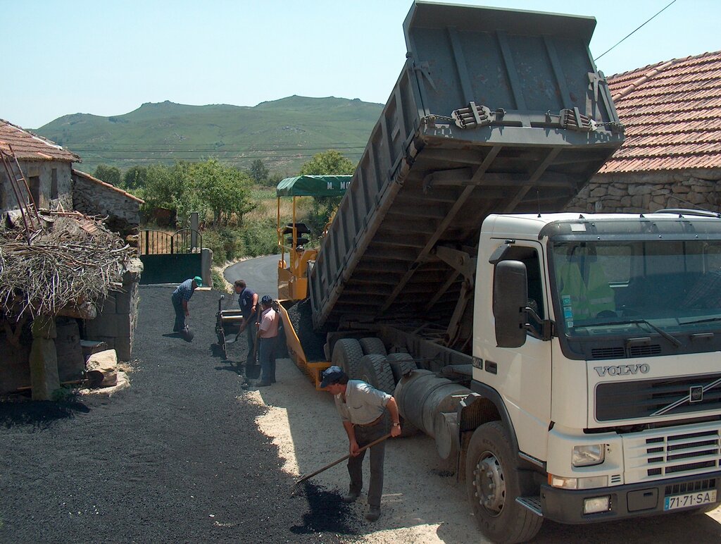 Gralhas ganha novas ruas com tapete