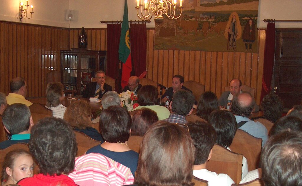 Livro de Rogério Borralheiro lançado no salão nobre da Câmara de Montalegre