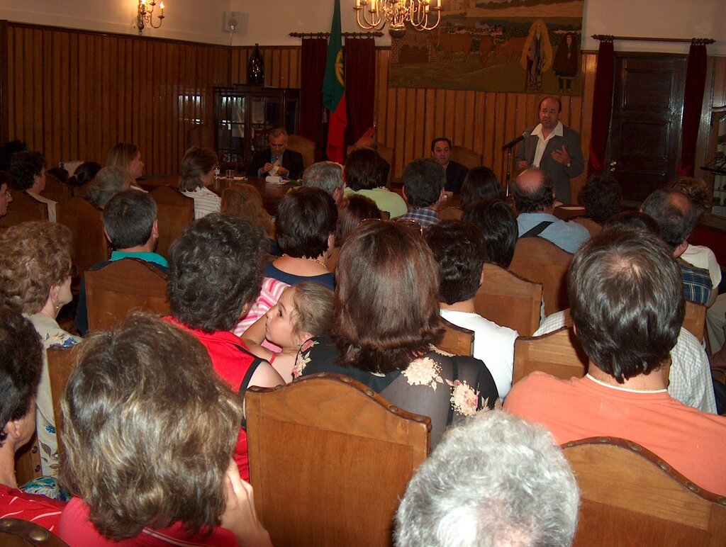 Livro de Rogério Borralheiro lançado no salão nobre da Câmara de Montalegre