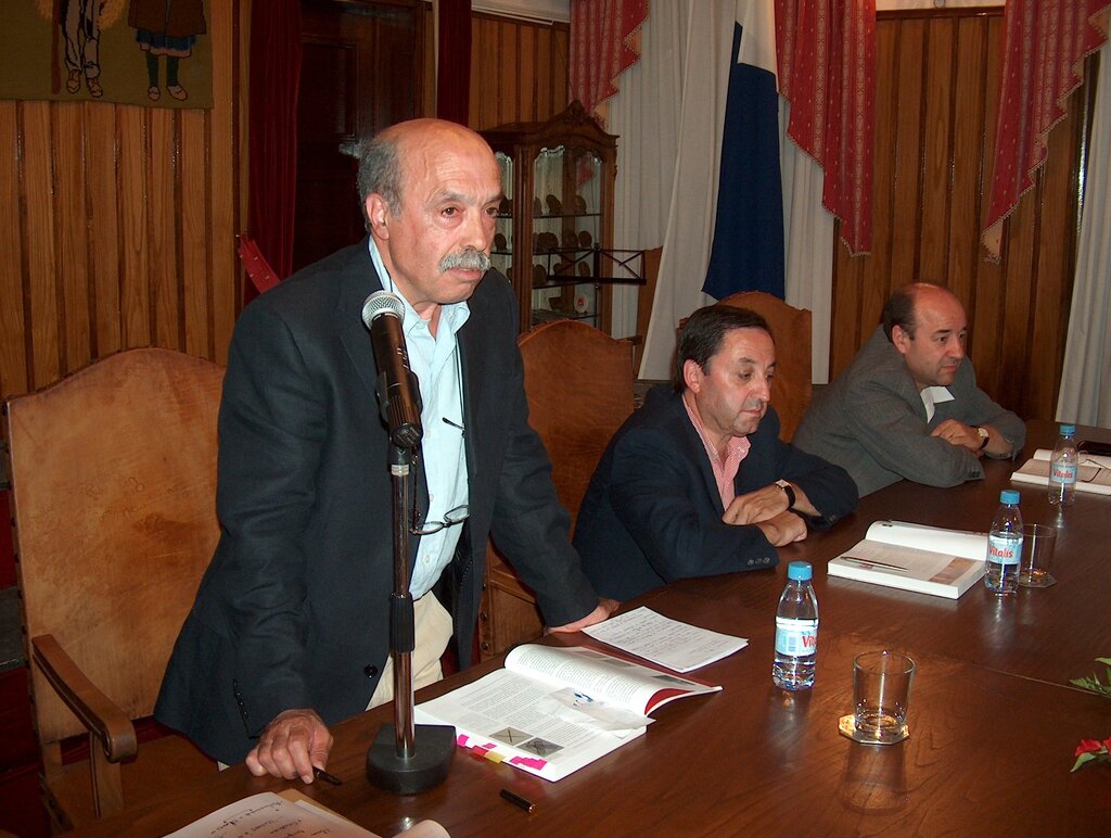 Livro de Rogério Borralheiro lançado no salão nobre da Câmara de Montalegre