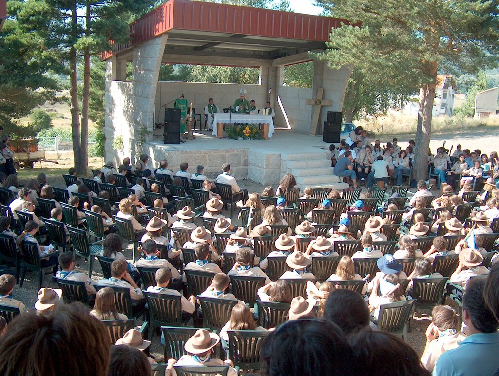 Bispo de Vila Real celebra missa no Acampamento Regional de Escuteiros feito no recinto do S. Pie...