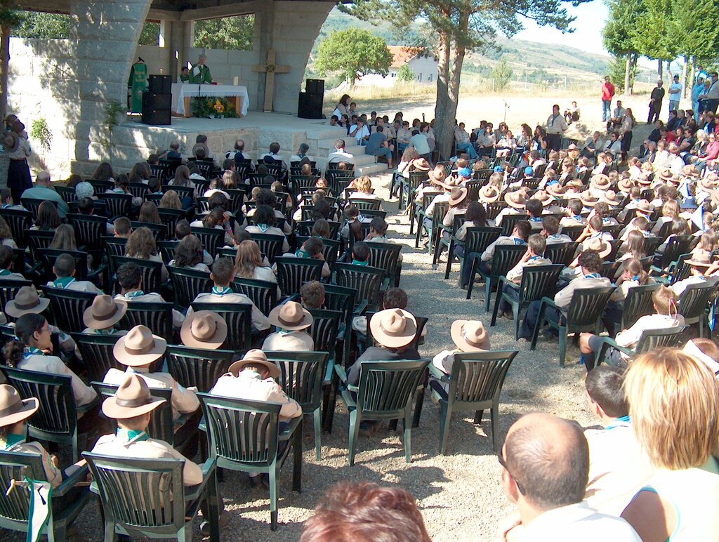 Bispo de Vila Real celebra missa no Acampamento Regional de Escuteiros feito no recinto do S. Pie...