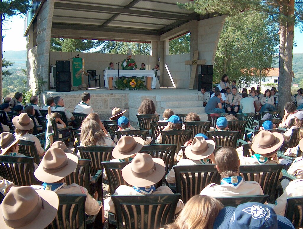 Bispo de Vila Real celebra missa no Acampamento Regional de Escuteiros feito no recinto do S. Pie...