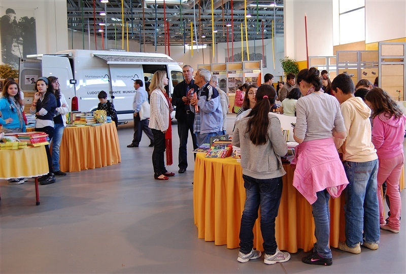 XII Feira do Livro - Encerra HOJE