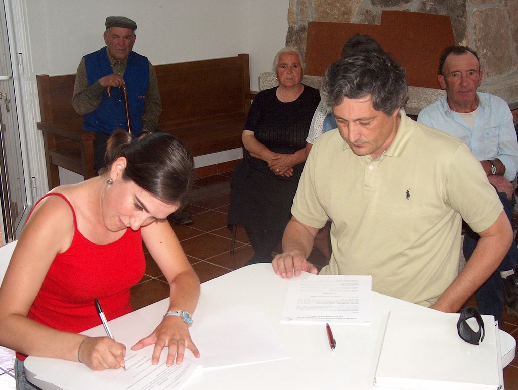Associação Social e Cultural de Paredes do Rio e ADERE-PG assinam contrato de concessão de explor...