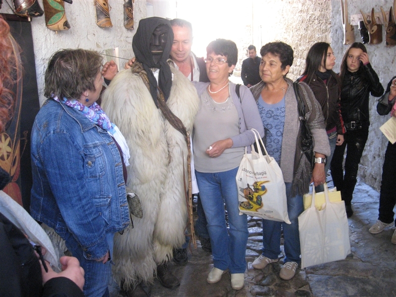 Artesãos do Barroso em Itália - Até 5.ª feira