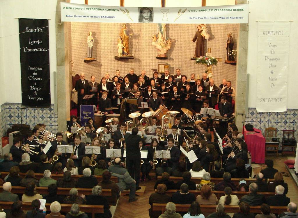 Concerto de Natal 2005 pela Banda de Parafita e Grupo Coral de Montalegre - espectáculo memorável...