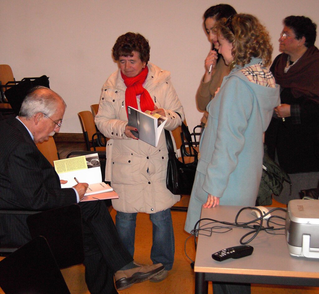 Livro "Sete sóis, sete luas" apresentado no Auditório da Biblioteca Municipal