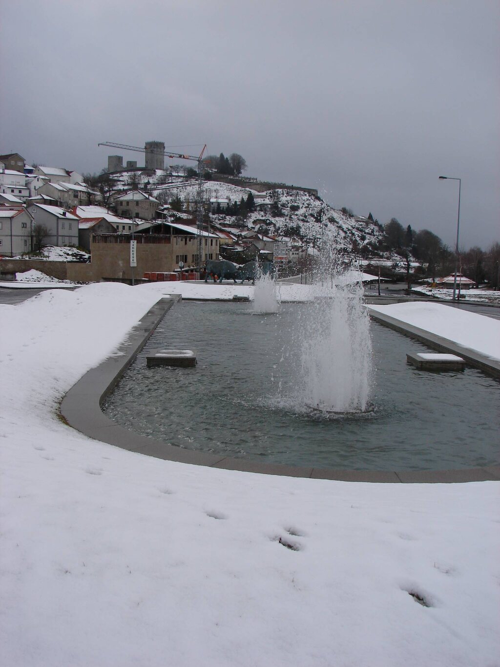 Símbolos de Montalegre cobertos de neve