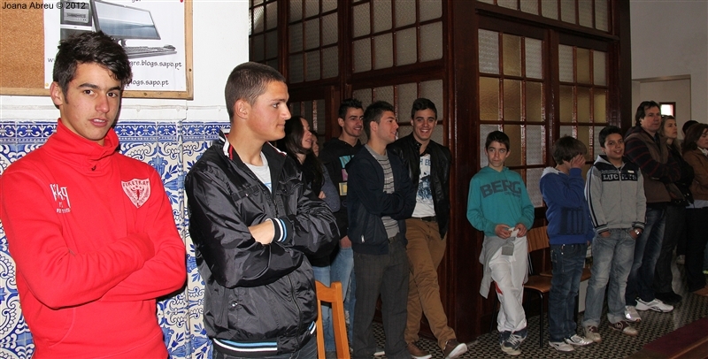 Alunos na tradicional missa pascal