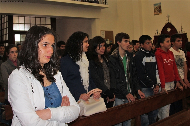 Alunos na tradicional missa pascal