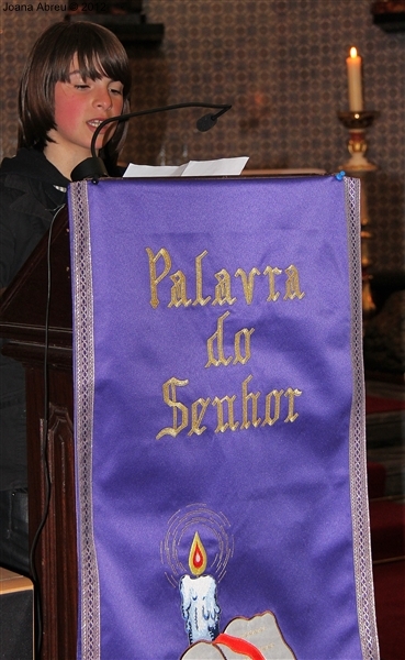 Alunos na tradicional missa pascal