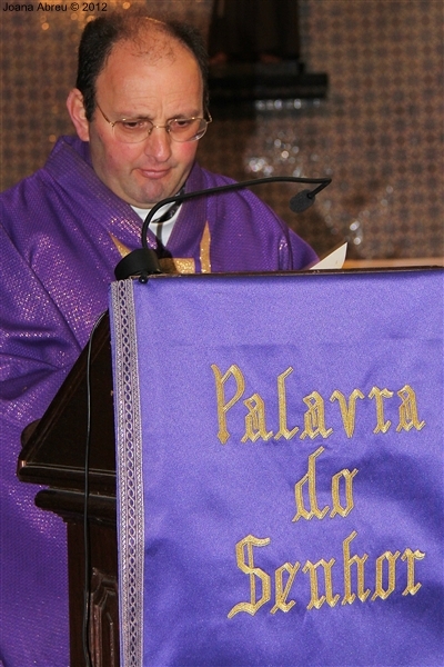Alunos na tradicional missa pascal