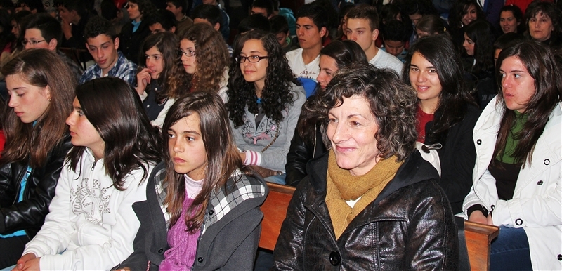 Alunos na tradicional missa pascal