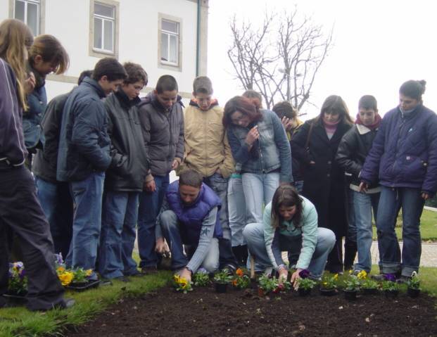 Alunos de Montalegre festejam Dia da 