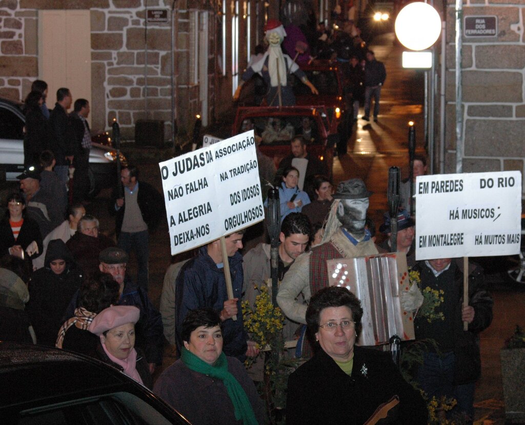 Queima do Judas: noite mágica em Montalegre