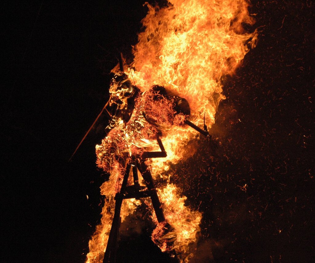 Queima do Judas: noite mágica em Montalegre