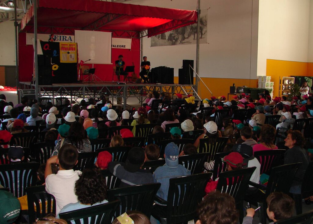 Espectáculo de Luis Portugal encanta na Feira do Livro de Montalegre