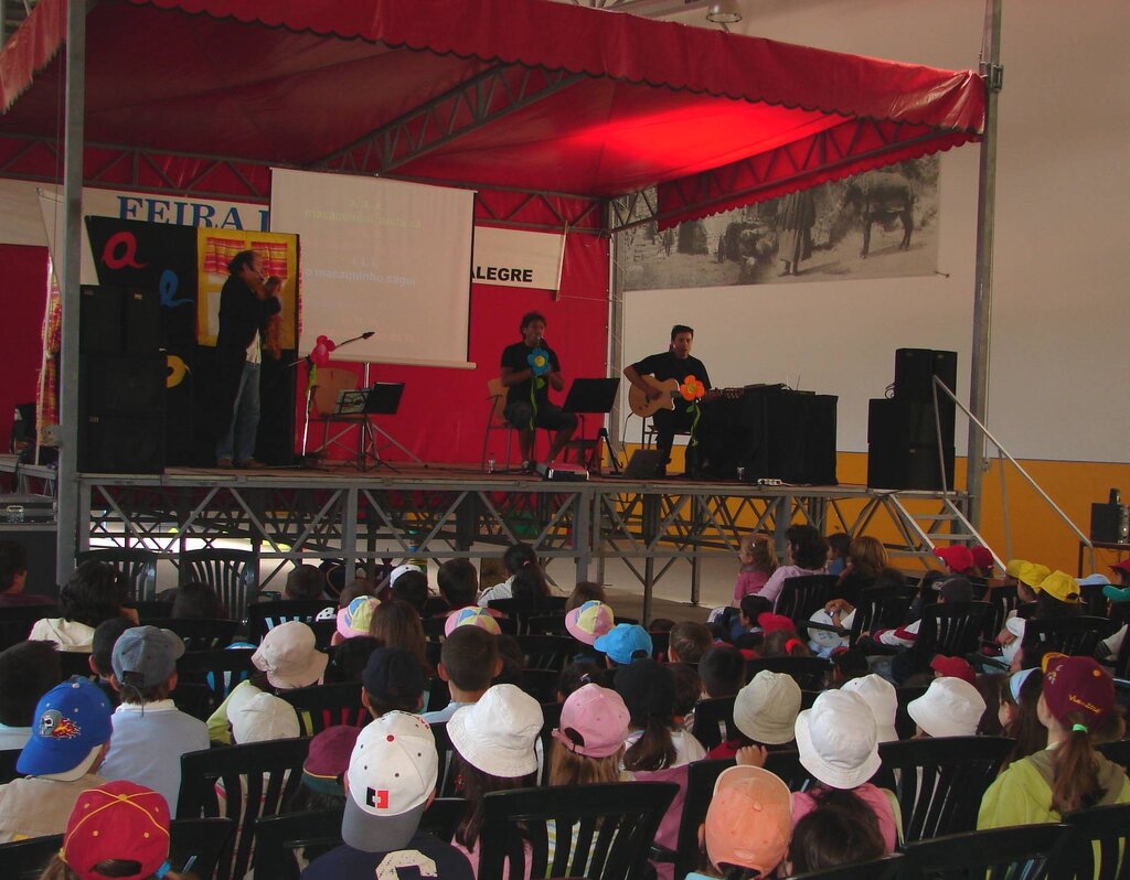 Espectáculo de Luis Portugal encanta na Feira do Livro de Montalegre