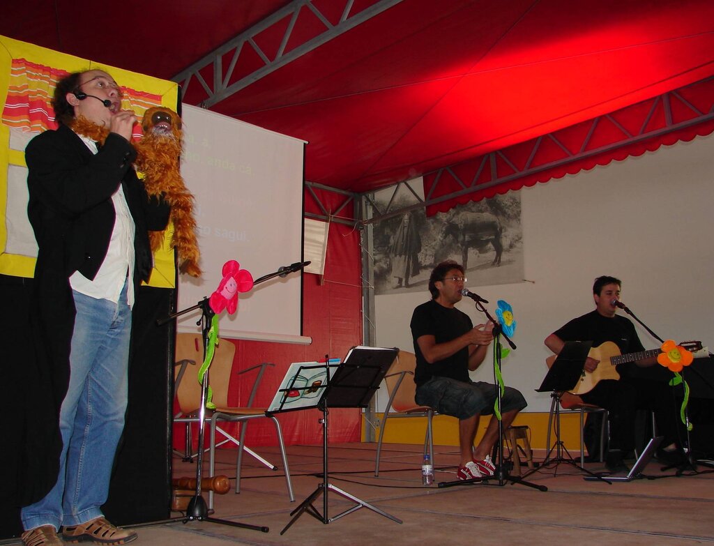 Espectáculo de Luis Portugal encanta na Feira do Livro de Montalegre