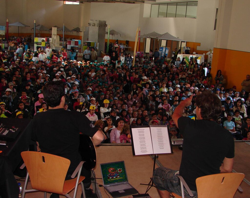 Espectáculo de Luis Portugal encanta na Feira do Livro de Montalegre