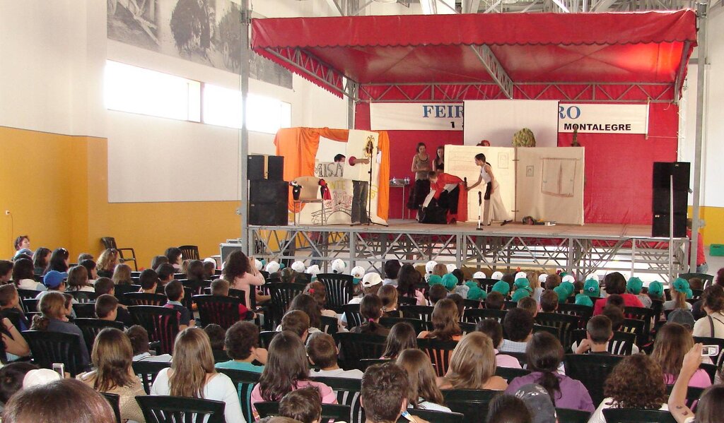 Peça de teatro "Cinderela" na Feira do Livro