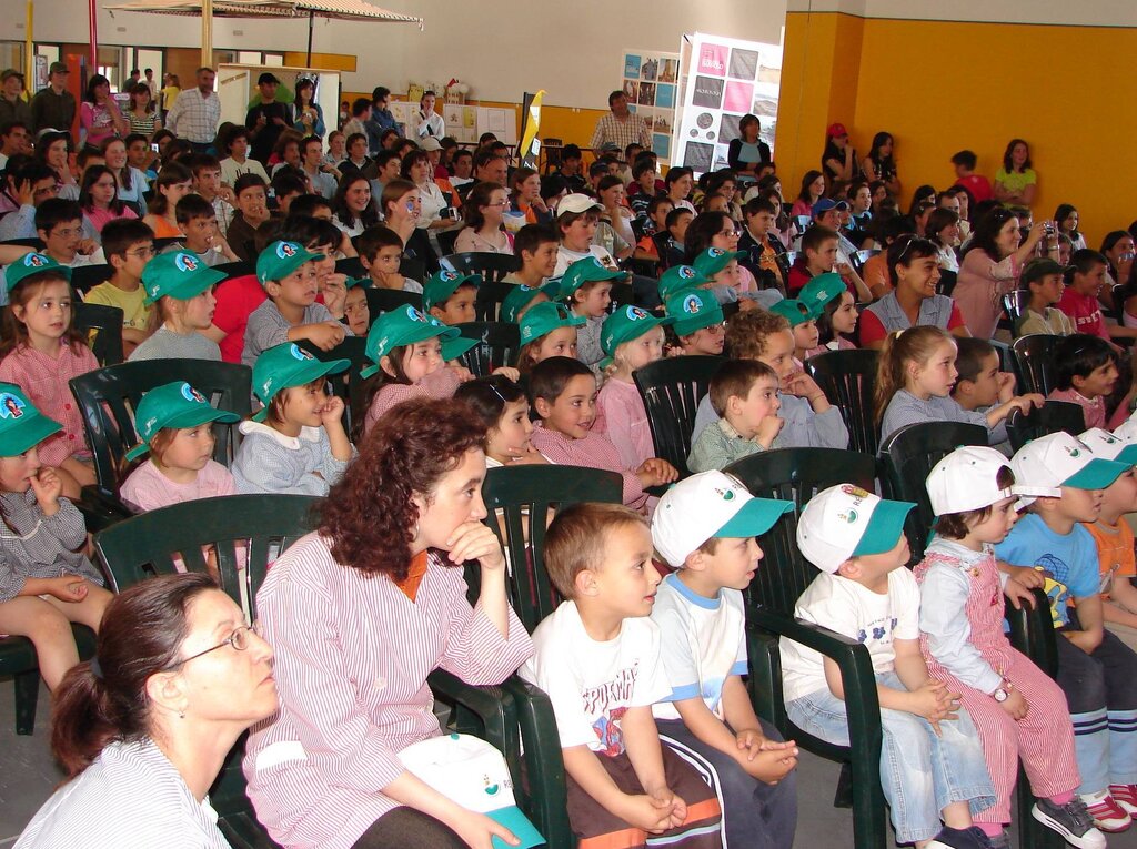 Peça de teatro "Cinderela" na Feira do Livro