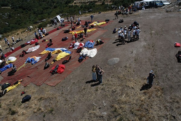 Copa Ibérica 2006 Parapente - Abre hoje na Serra do Larouco