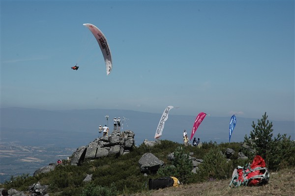 Copa Ibérica 2006 Parapente - Abre hoje na Serra do Larouco