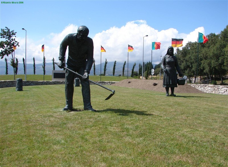 Homenagem às comunidades migrantes