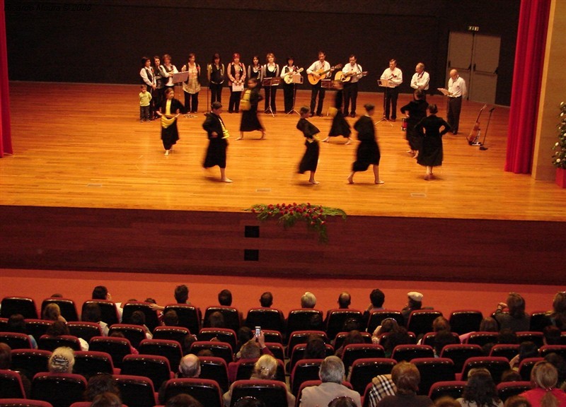 "Dançar, Cantar e Dizer Abril"