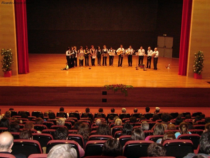 "Dançar, Cantar e Dizer Abril"