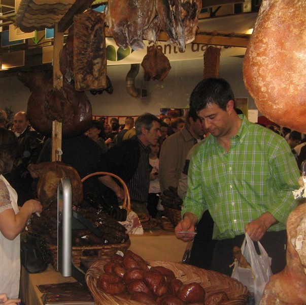 Câmara de Montalegre na Feira de Nanterre (fotos)