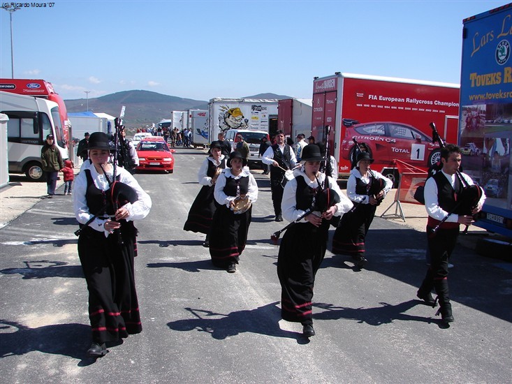 Gaiteiros de Pitões das Júnias presentes no Europeu de Ralicross