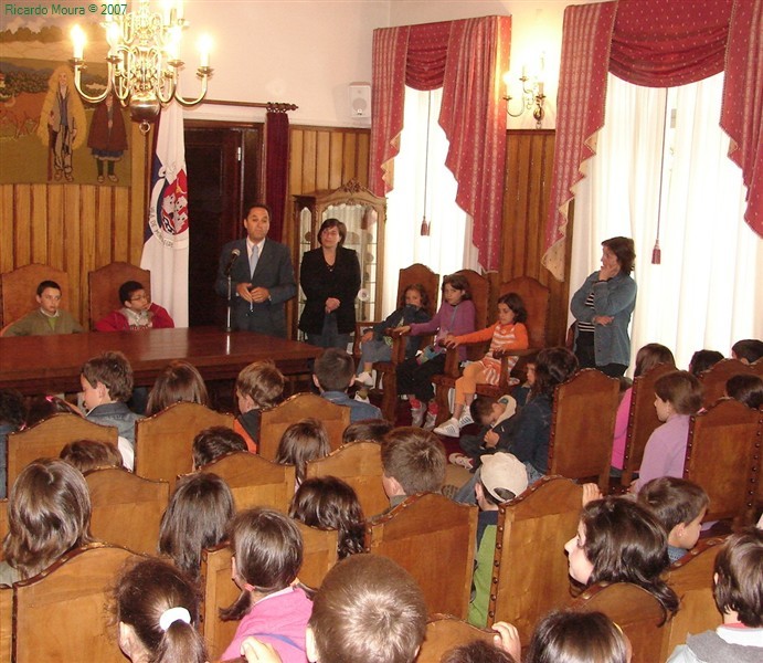 Presidente da Câmara recebe alunos do 1.º Ciclo do Baixo Barroso