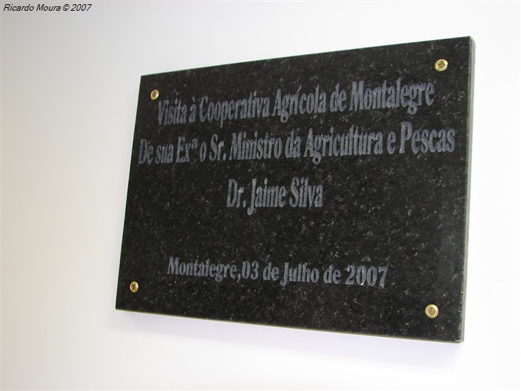 Ministro da Agricultura descerra lápide na Cooperativa Agrícola de Montalegre
