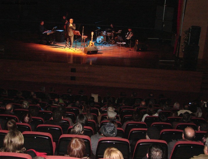 Tordo encantou no Auditório Municipal