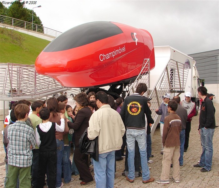 Alunos visitam "Champimóvel"
