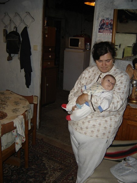 Familia recebe casa reconstruída