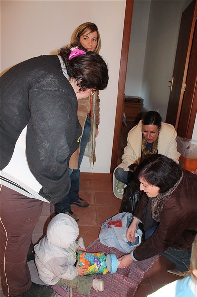 Familia recebe casa reconstruída