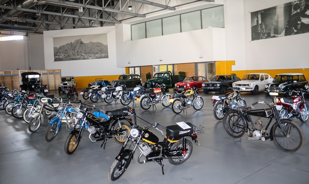 IV Exposição de Clássicos (Carros e Motos)