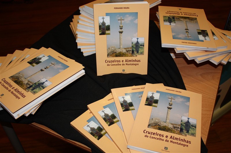 Livro "Cruzeiros e Alminhas" de Fernando Moura