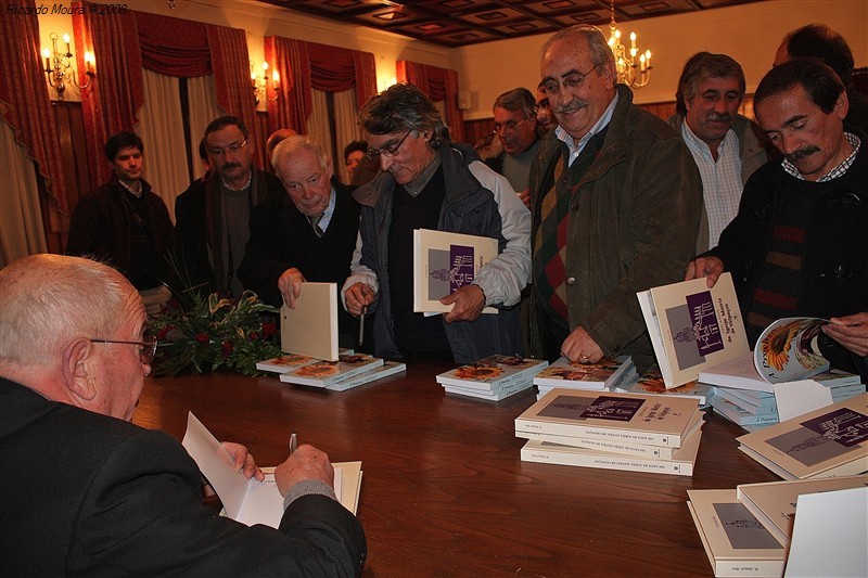 Padre Manuel Alves lança livros