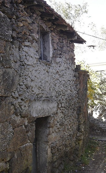 Câmara entrega casa em Nogueiró