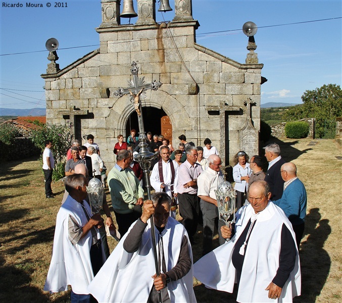 Meixide inaugura Casa Mortuária