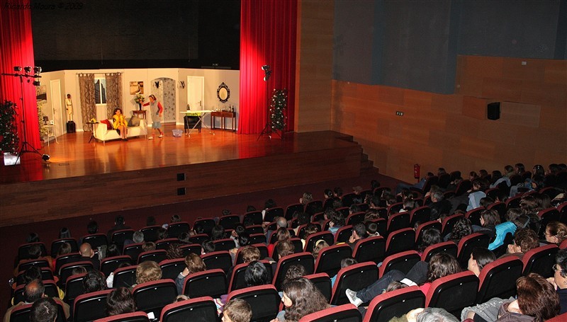 "As Calcinhas Amarelas" esgota Auditório Municipal
