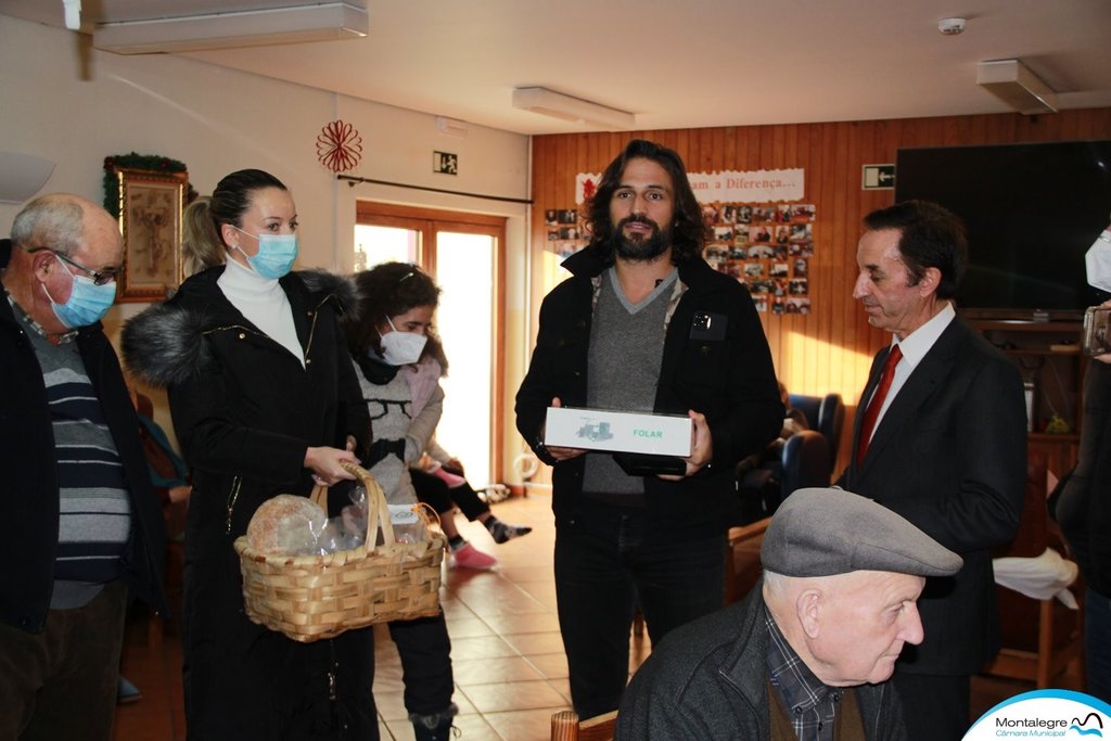 MONTALEGRE - Ator José Fidalgo entrega cabazes de produtos (4)